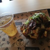 KebapFries mit Vayonese, Ginger Vince Ale at VINCENT - Hauptbahnhof Hamburg in Hamburg