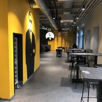 Tables  inside  at VINCENT - Hauptbahnhof Hamburg in Hamburg