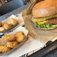 Big Veganski, nuggets and jalapeño poppers   at VINCENT - Hauptbahnhof Hamburg in Hamburg