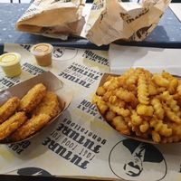 Crinkle fries and nuggets at VINCENT - Hauptbahnhof Hamburg in Hamburg