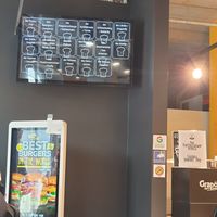 Warteschlange Sonntags zur Mittagszeit war Zeitlich in Ordnung at VINCENT - Hauptbahnhof Hamburg in Hamburg