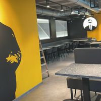 Lots of seating at VINCENT - Hauptbahnhof Hamburg in Hamburg