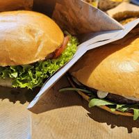 'The Hamburger' (9.99€) & 'Truffle Burger' (10.99€) at VINCENT - Hauptbahnhof Hamburg in Hamburg