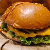 Cheese burger at VINCENT - Hauptbahnhof Hamburg in Hamburg