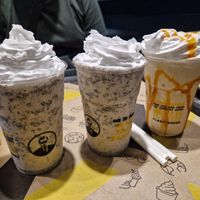 Shakes: cookies & cream, caramel at VINCENT - Hauptbahnhof Hamburg in Hamburg