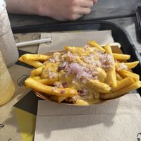 Chilli cheese fries, but couldn’t find the chilli. 😅  at VINCENT - Hauptbahnhof Hamburg in Hamburg