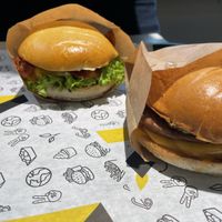 Cheese burger with added bacon and double smash burger  at VINCENT - Hauptbahnhof Hamburg in Hamburg