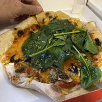 Frische vegane Pizza. Gute Portion für den kleine. Hunger   at Mamma & Papa Pizzeria - Food Stand in Vila Nova De Gaia