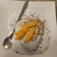 Klebreis mit Mango, Kokosmilch und Erdnüssen at Yumi Hotel Sushi Steaks & Friends in Kaisersesch