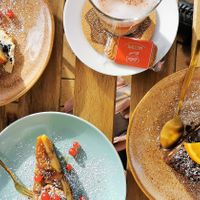 different types of vegan cake, latte with soy milk at Glückskind in Rostock