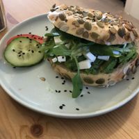 Bagel mit Avocado und Feta   at Glückskind in Rostock