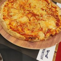 Vegan pizza at Giorgos in Rhodes