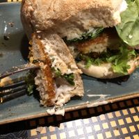 Vegan burger „Der Crunchige“. Vegan „chicken“ alternative, vegan mayonnaise, tomato and spinach. at Peter Pane in Cologne