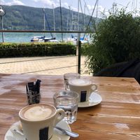 Goede cappuccino en een aantal heerlijke vegan keuzes  at see.gast.haus in Krumpendorf