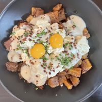 Poutine déjeuner 🧀   at SAUG.E cuisine végane in Sherbrooke