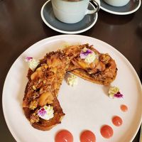 Cinnamon apple French Toast-style at SAUG.E cuisine végane in Sherbrooke