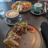 Chick'n waffle et le classique hivernal at SAUG.E cuisine végane in Sherbrooke