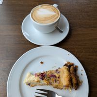 Gluten free cheesecake and cappuccino at Cup der guten Hoffnung in Halle