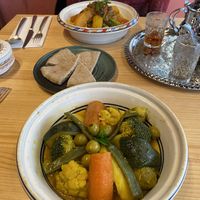Tajine et couscous légume avec une sélection de délicieux thes #Veganuary at Alhamra in Granada