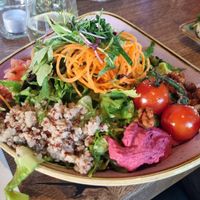 "Quinoa power bowl" (16,90€) at Flori in Eichenau
