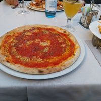 Pizza Marinara at Rottenburger Keller in Caldaro Sulla Strada Del Vino