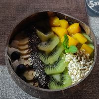 Mango smoothie bowl at Ohana Poke & Ice Cream in Mallorca