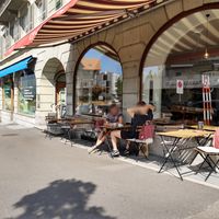Exterior and outdoor seating at Rösterei Heer in Thun