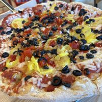 byo pizza with vegan cheese, tempeh, and veggies  at Mellow Mushroom in Fredericksburg