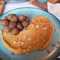Not everything here is totally vegan, but definitely vegetarian is delicious too. lots of vegan options though 😋😋😋 at Cafeneaua Nației in Ploiesti