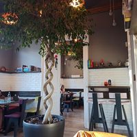 Interno del locale at Cafeneaua Nației in Ploiesti