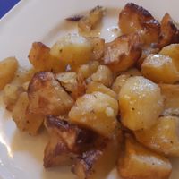 Roast/fried potatoes with oil at Pizza e Baba in Naples