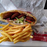falafel with fries at Resto Helin in Sete