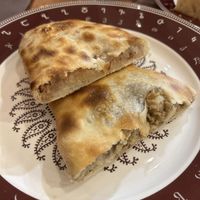 Focaccia ai funghi e focaccia con crema di fagioli  at DedasPuri Ristorante Georgiano & Wine Shop in Pavia