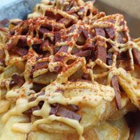 🌱🍟🥓 at Treis Laloun -Τρεις Λαλούν in Athens