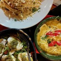 Caprese Salad, Carbonara, Ravioli Al Pesto at Treis Laloun -Τρεις Λαλούν in Athens