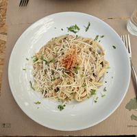 Carbonara (huge portion) at Treis Laloun -Τρεις Λαλούν in Athens