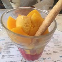 3 sorbets + pêches (demande spéciale)  at La Ola in Sete
