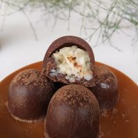Vegan chocolate truffle/bonbon - Coconut at MICA Doces Veganos in Porto Alegre