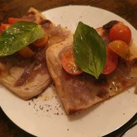 Flatbread with caramelised onion and tomatos at Sonflour in Cork