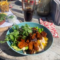 Ich hatte die “Summer Bowl”. Sehr lecker und klar als vegan gekennzeichnet. Das erleichtert die Sucherei und man muss nicht, wie in anderen Restaurants nebenan, ständig nachfr at VIELMEER in Kuehlungsborn