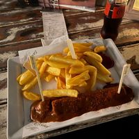 vegane Currywurst mit Pommes   at Edel & Scharf - Strand in Kuehlungsborn
