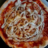 Chicken banana pineapple pizza 🍕 at Le Cardinal in Ystad