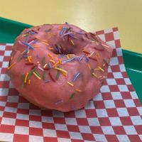 strawb sprinkles #Veganuary at Future Doughnuts in Bristol