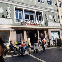Restaurant von außen at Henrys Coffee im Capitol in Augsburg