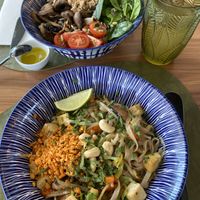 Vegan Pad Thai and Vuna Bowl  at Green Point in Aveiro