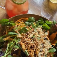 Granatapfel Eistee und Reisnudeln mit Tofu at Viet Village in Cologne