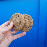 Vegan and gluten-free chocolate chip cookies at The Baked Bear in San Francisco