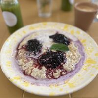 Lemon zest brekkie bowl  at Banacado in Stockholm