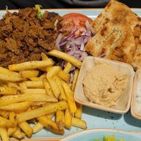 Veganer Gyros mit Hummus und veganer Tzatziki #Veganuary at Oh my Greek! in Zurich