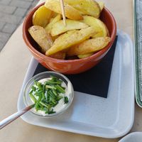 Oven baked patatoes with vegan mayo at Fangas Veg in Coimbra